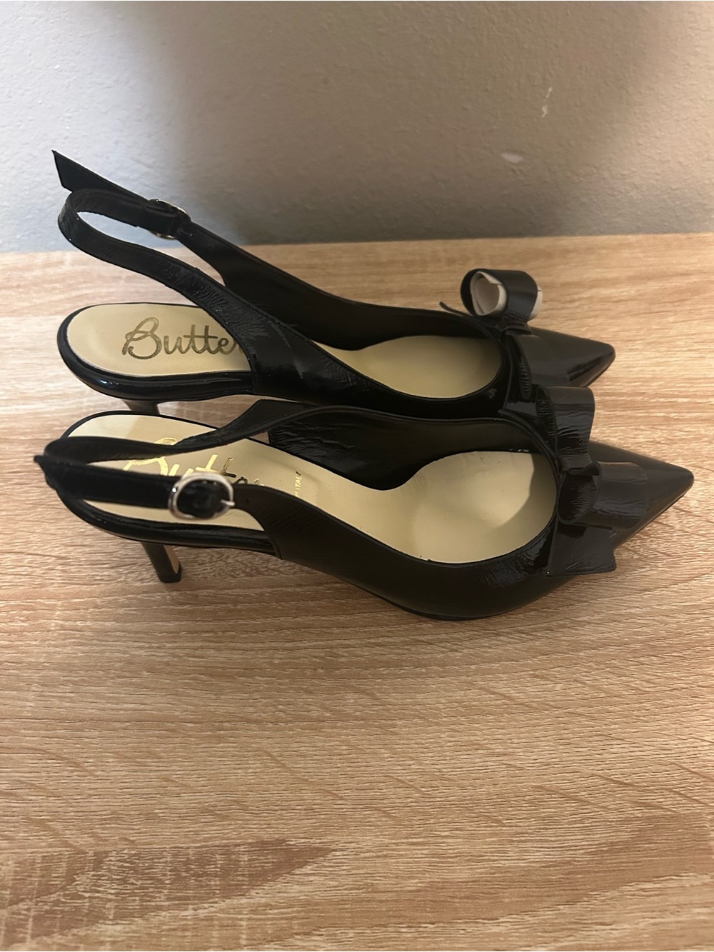 Butter Shoes Black Patent Leather Bow Slingback Heels Size 8 Italy Y2K